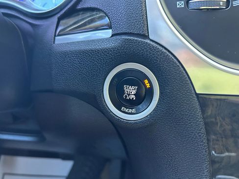 Used 2015 Chrysler 300 C image 37