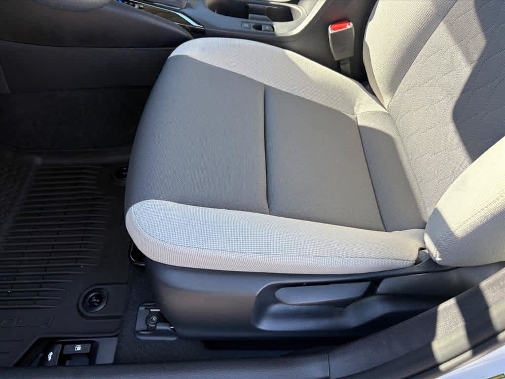 Used 2027 Toyota Corolla LE FWD image 23