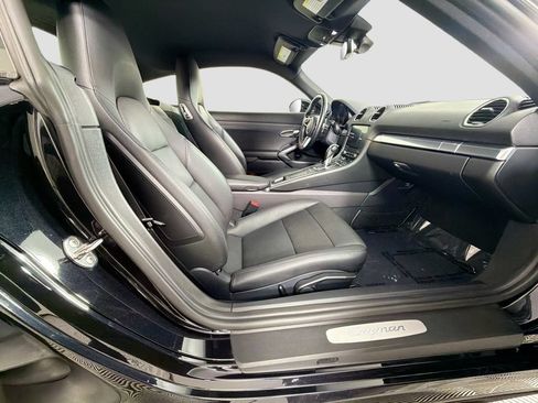 Used 2022 Porsche 718 Cayman w/ Premium Package RWD image 25