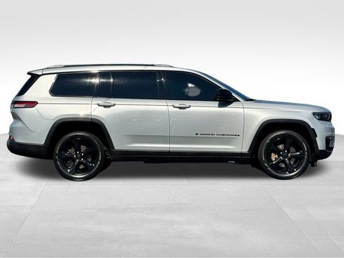 Used 2024 Jeep Grand Cherokee L Limited w/ Black Appearance Package AWD/4WD image 8