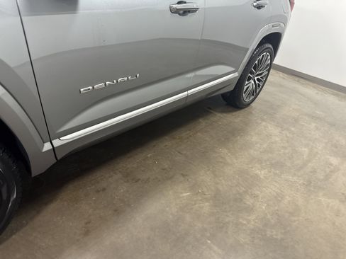 Used 2026 GMC Terrain Denali w/ LPO, Black Badging Package AWD/4WD image 10