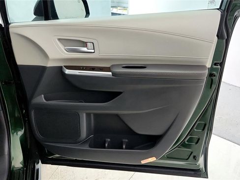Certified 2024 Toyota Sienna XLE image 18