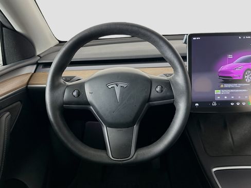 Used 2023 Tesla Model Y 2WD image 17
