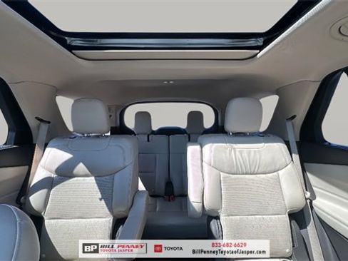 Used 2020 Ford Explorer Platinum image 18