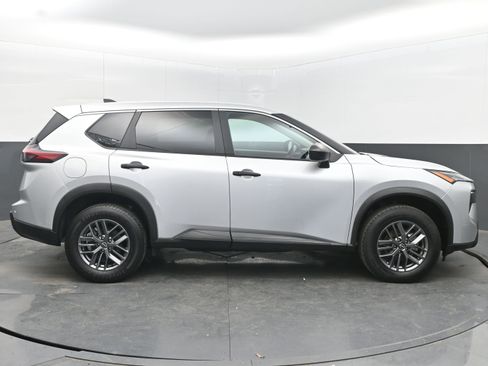 Used 2024 Nissan Rogue S image 10