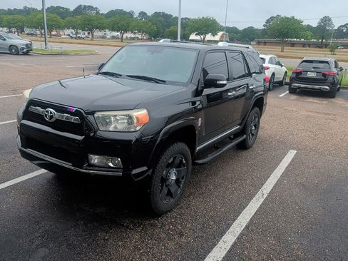 Used 2013 Toyota 4Runner Limited AWD/4WD image 3