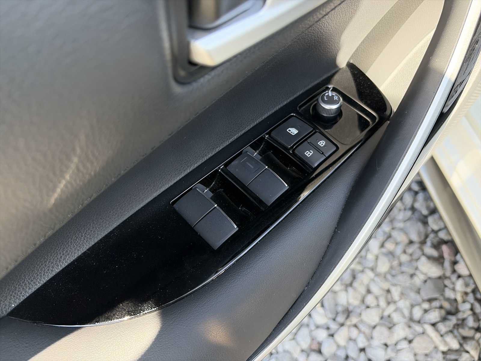 Used 2020 Toyota Corolla XSE FWD image 15