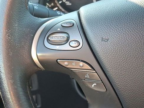 Used 2017 INFINITI Q70 L 3.7 image 24