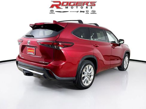 Used 2024 Toyota Highlander Limited AWD/4WD image 13