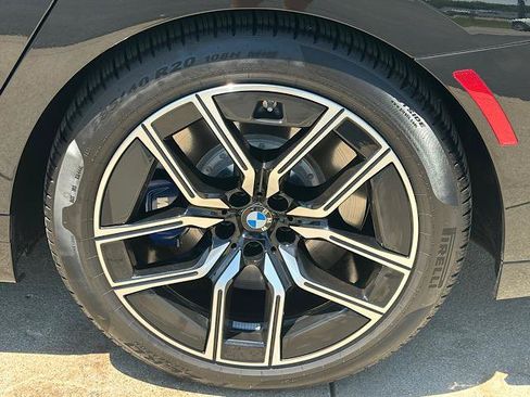 Used 2023 BMW 760i xDrive AWD/4WD image 32