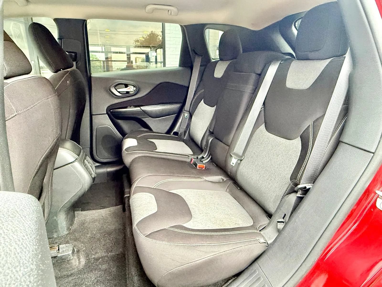 Used 2014 Jeep Cherokee Sport FWD image 18