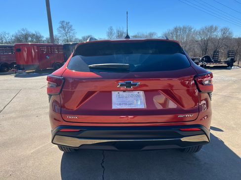 Used 2024 Chevrolet Trax ACTIV w/ Sunroof Package image 6