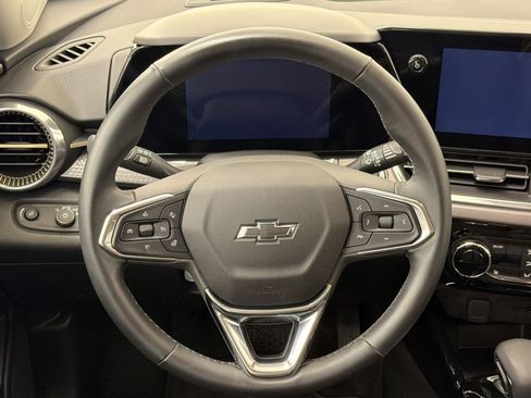 Used 2025 Chevrolet Trax ACTIV w/ Driver Confidence Package FWD image 11