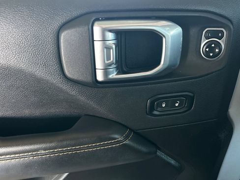 Used 2024 Jeep Wrangler Unlimited Sahara AWD/4WD image 13