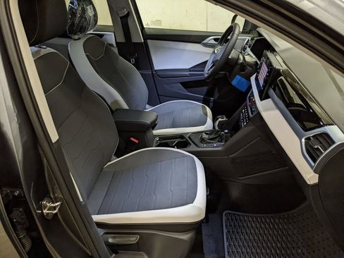 New 2025 Volkswagen Taos SE image 22