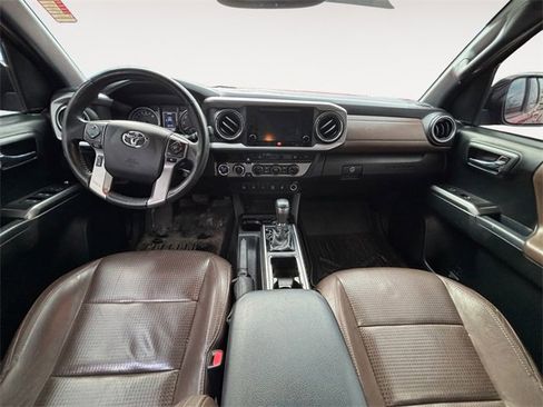 Used 2017 Toyota Tacoma Limited image 10