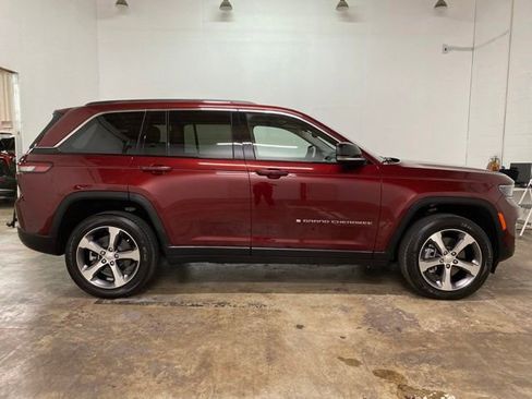 Used 2022 Jeep Grand Cherokee Limited 4xe AWD/4WD image 6