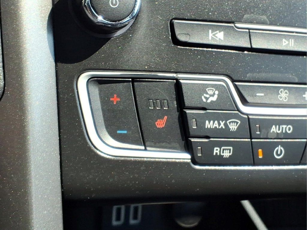 Used 2020 Ford Fusion SE AWD/4WD image 18