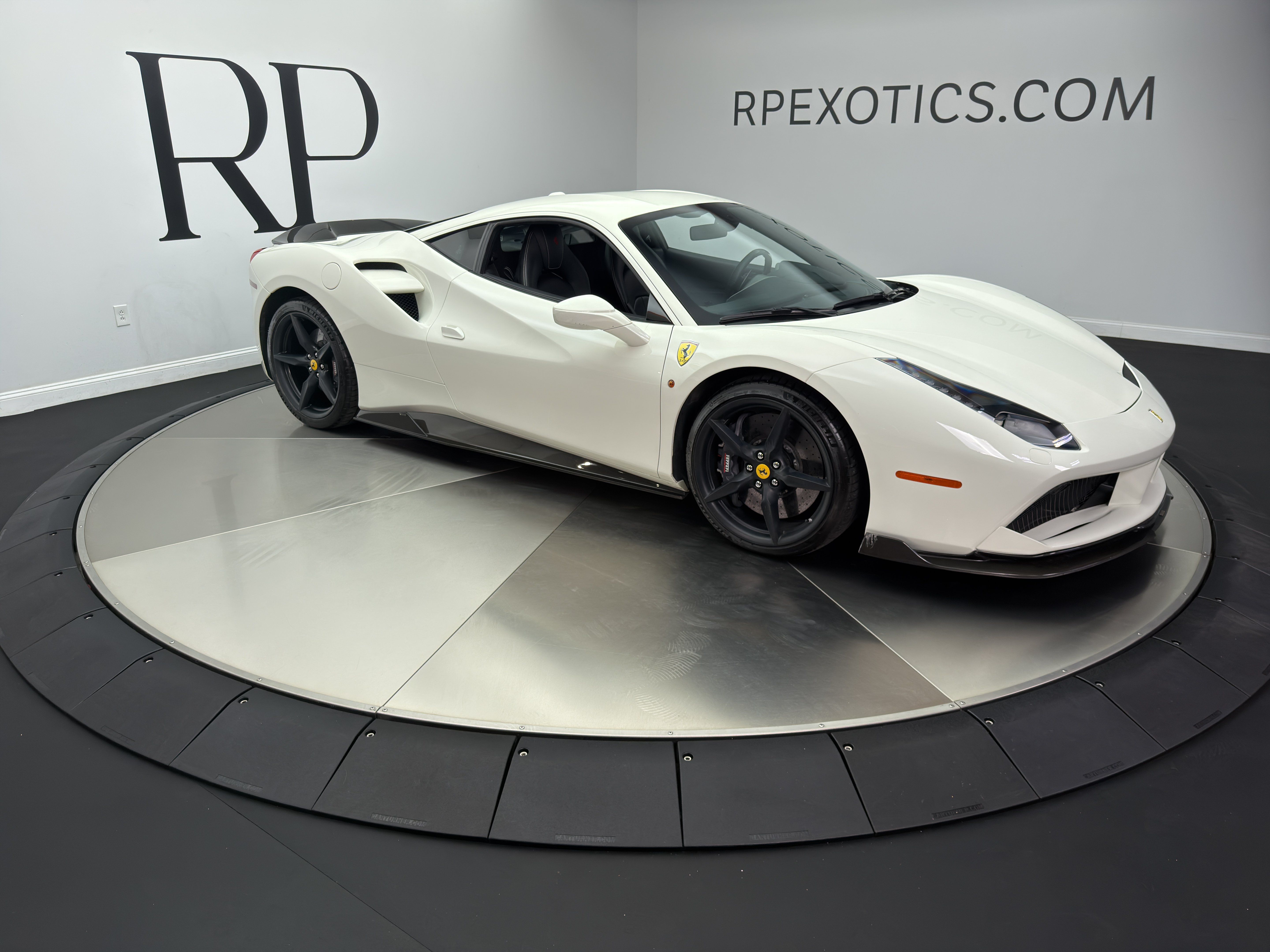 Used 2019 Ferrari 488 GTB RWD image 14