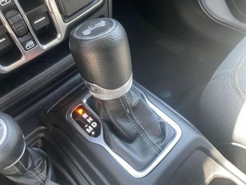 Used 2024 Jeep Wrangler Unlimited Sahara AWD/4WD image 28
