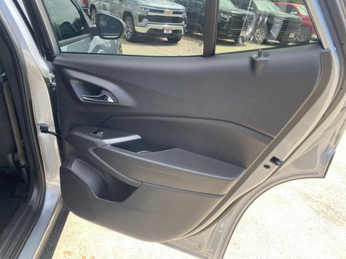 New 2026 Chevrolet Trax LS w/ LS Convenience Package FWD image 12