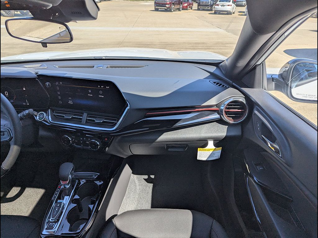 New 2026 Chevrolet Trax RS w/ Sunroof Package FWD image 4