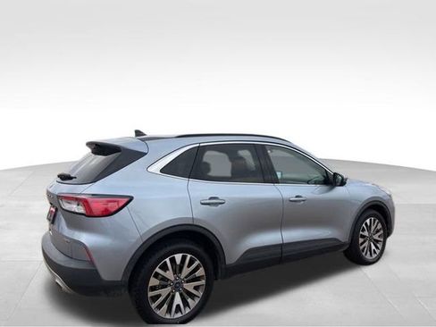 Used 2022 Ford Escape Titanium image 4