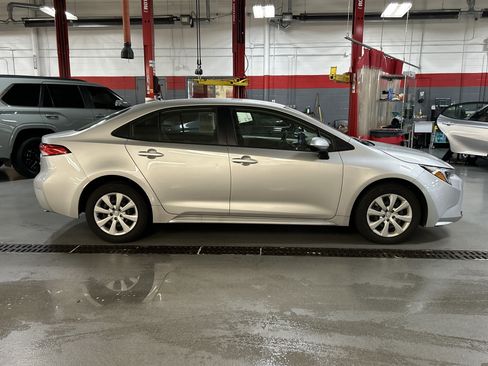 Used 2023 Toyota Corolla LE FWD image 11