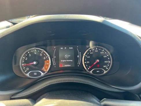 Used 2023 Jeep Renegade Latitude AWD/4WD image 9