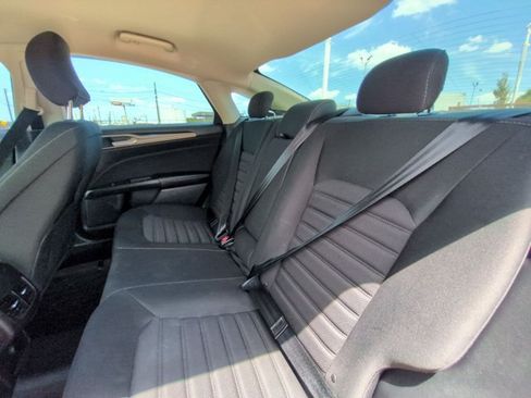 Used 2018 Ford Fusion SE w/ Fusion SE Technology Package FWD image 16