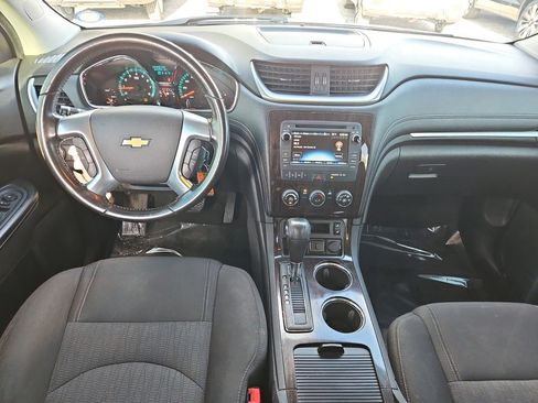 Used 2017 Chevrolet Traverse LT w/ Style and Technology Package FWD image 9