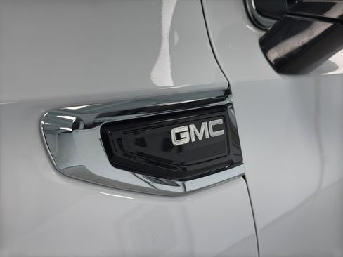 Used 2023 GMC Yukon XL SLT image 12