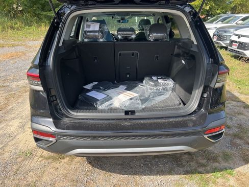 New 2025 Volkswagen Taos SE image 11