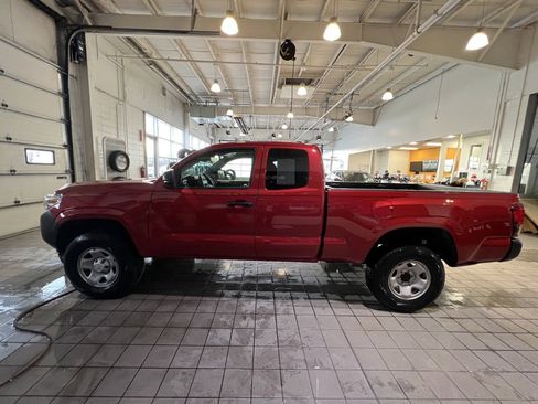 Used 2022 Toyota Tacoma SR image 5
