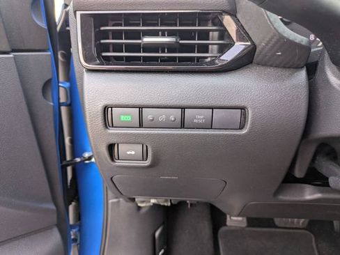 Used 2025 Nissan Sentra SV FWD image 16
