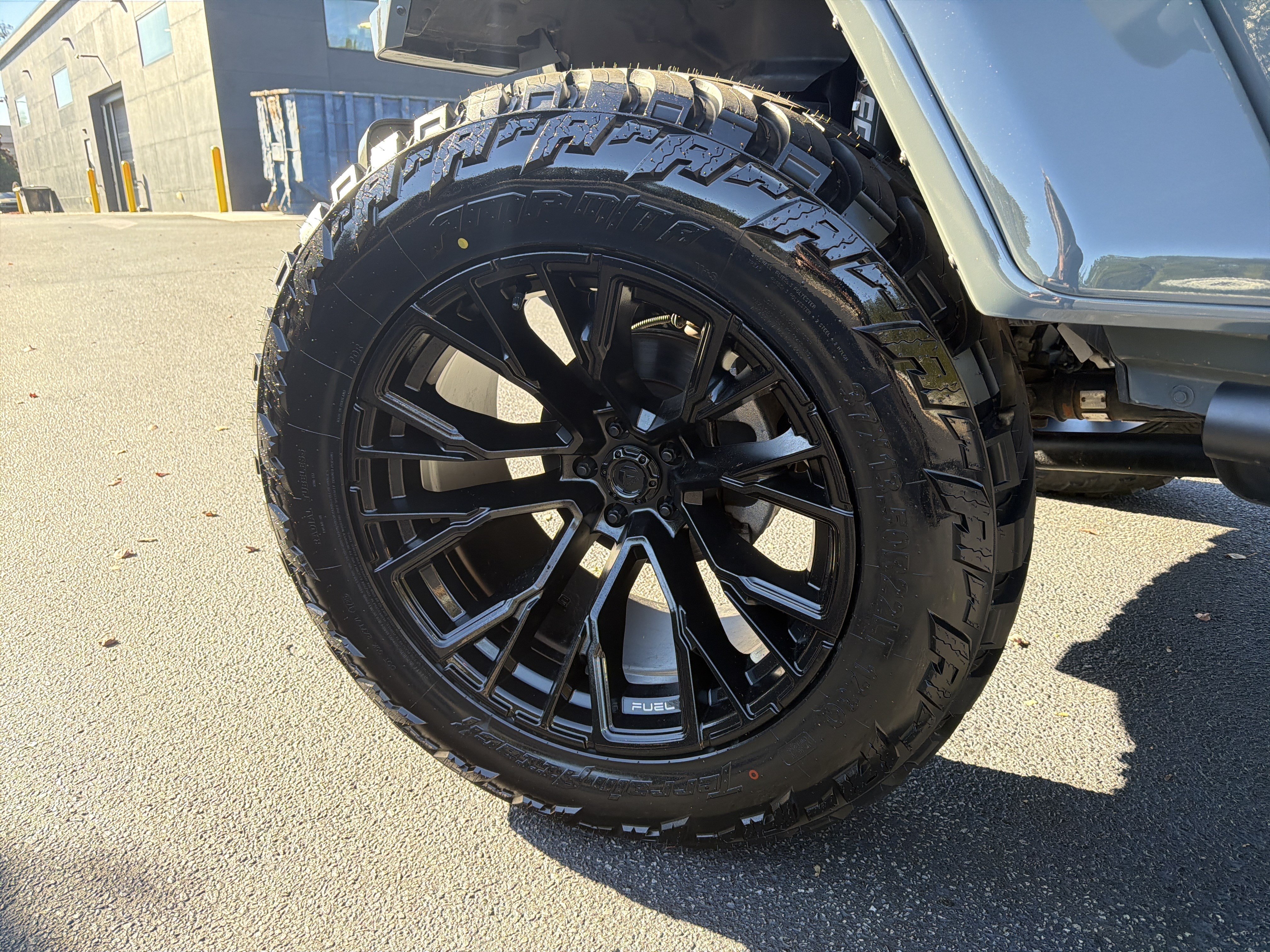 Used 2024 Jeep Wrangler Unlimited Sahara AWD/4WD image 17