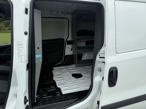 Used 2022 RAM ProMaster City Tradesman image 3