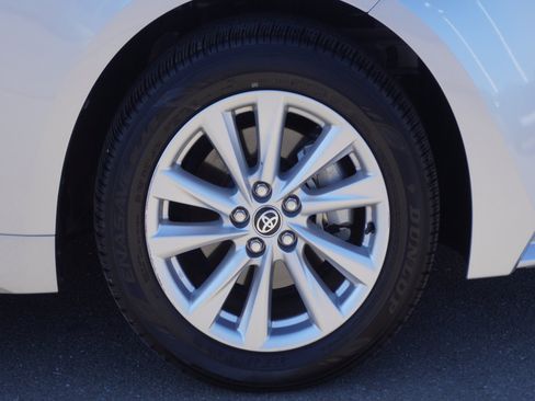 Used 2024 Toyota Corolla XLE FWD image 5