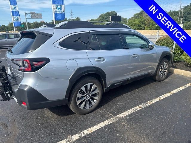 Used 2025 Subaru Outback Touring AWD/4WD image 5