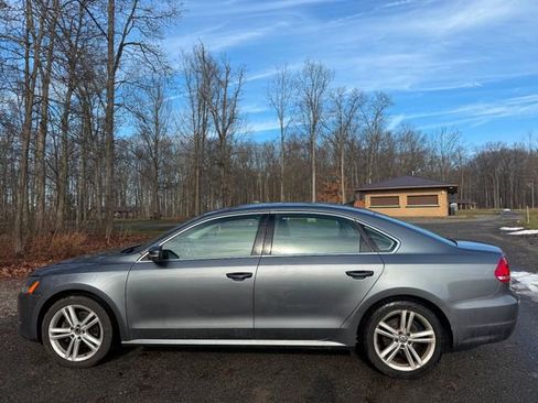 Used 2015 Volkswagen Passat TDI SE image 2