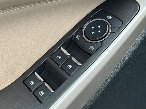 Used 2023 Ford Explorer XLT image 11