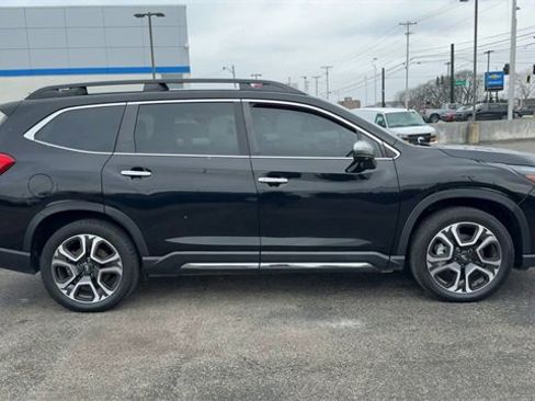 Used 2023 Subaru Ascent Touring image 9