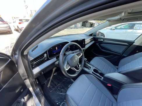 Used 2025 Volkswagen Jetta SE image 35