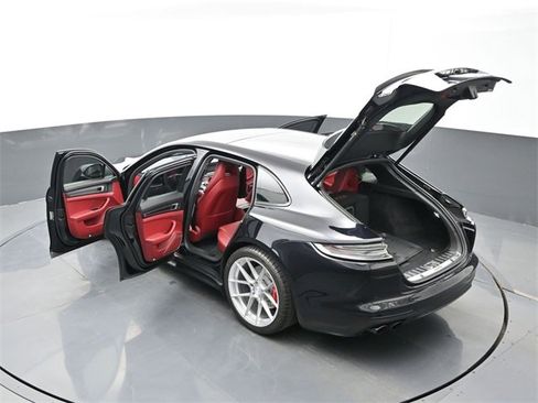 Used 2022 Porsche Panamera GTS w/ Premium Package image 29