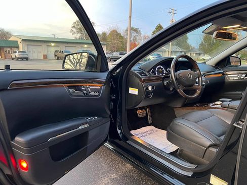 Used 2011 Mercedes-Benz S 400 w/ Sport Pkg image 9