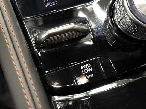 Used 2025 Jeep Grand Cherokee Summit w/ Obsidian Package image 24