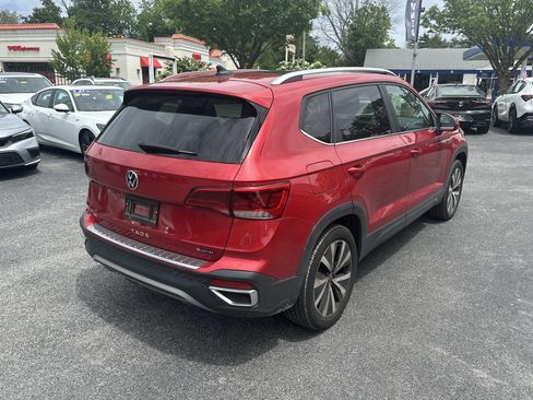 Used 2023 Volkswagen Taos SE w/ Panoramic Sunroof Package AWD/4WD image 7