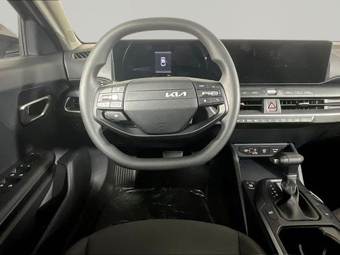 New 2026 Kia K4 LXS FWD image 9