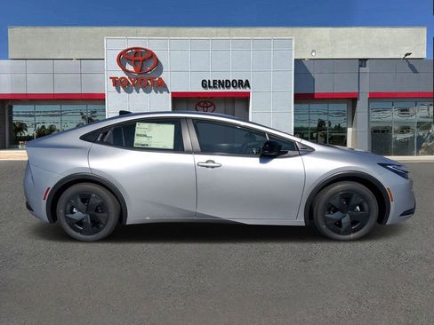 New 2026 Toyota Prius LE image 2