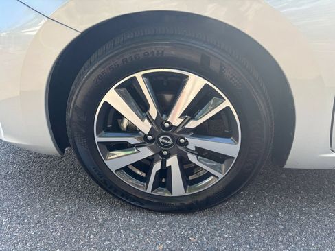 Used 2025 Nissan Versa SV FWD image 29